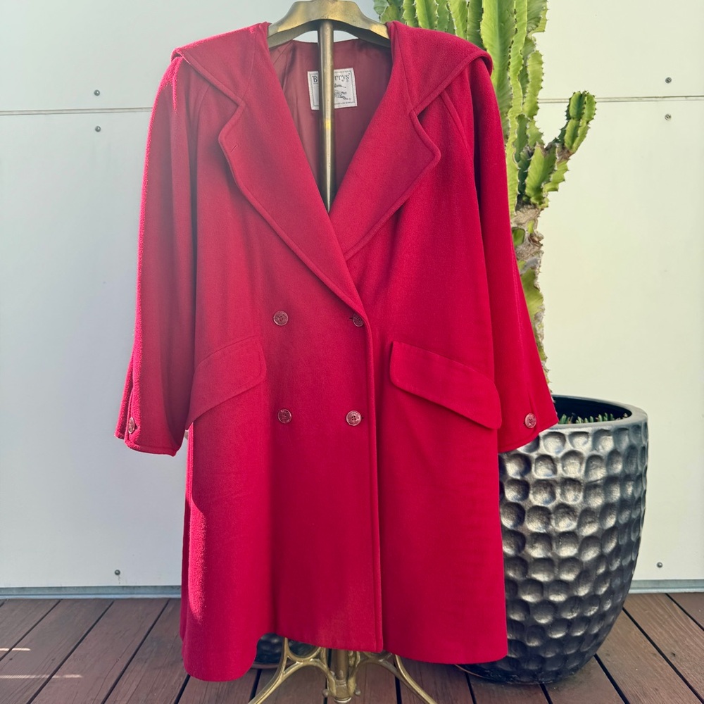 Vintage Burberrys Hooded Coat in Red - Cashmere & Wool